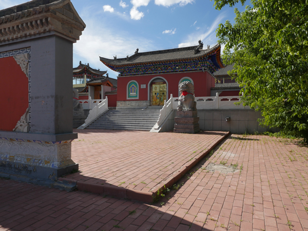 布林泉景区八月初，布林庙