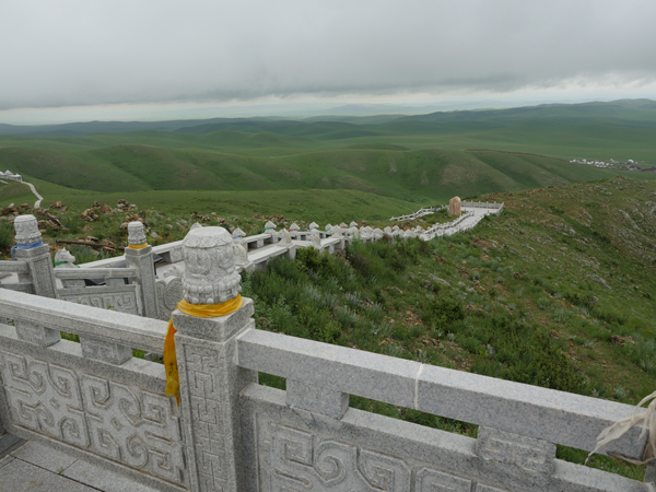 成吉思汗瞭望山敖包旁居高远眺