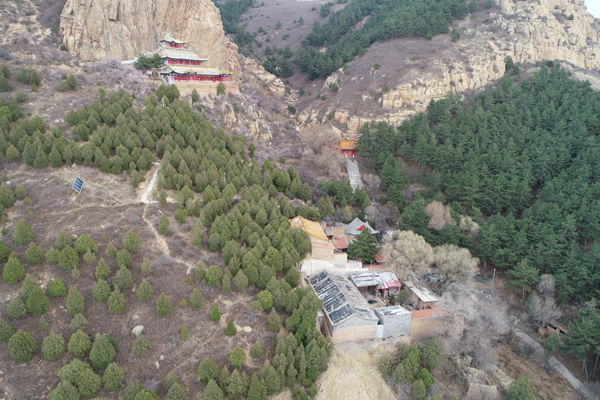 大同采凉山红石崖