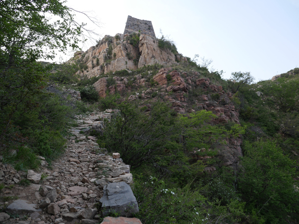 鹤度岭明长城遗址，关城东古驿道