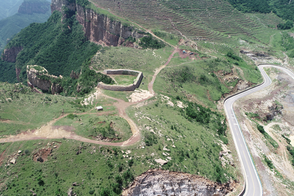 鹤度岭明长城遗址