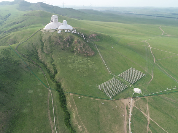 蒙元帝王雕塑群七月上旬，蒙元兵阵