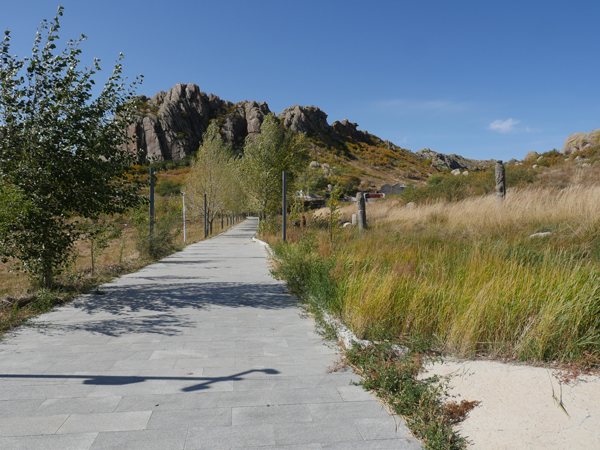 乌里雅斯太山九月中旬