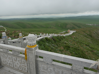 成吉思汗瞭望山敖包旁居高远眺