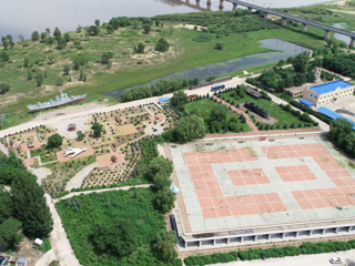 江桥抗战纪念地景区七月初，江桥抗战遗址园