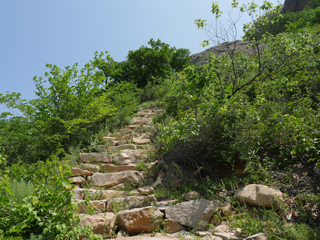 林西九佛山风景区六月下旬，爬山路