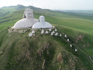 蒙元帝王雕塑群