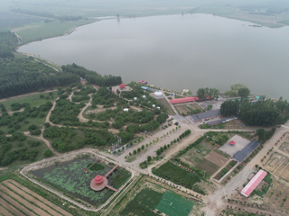 扎鲁特旗东湖风景区六月下旬，左下荷花岛