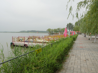 扎鲁特旗东湖风景区六月下旬，游船码头
